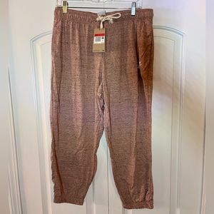 NEW WITH TAGS, L Nike workout capris